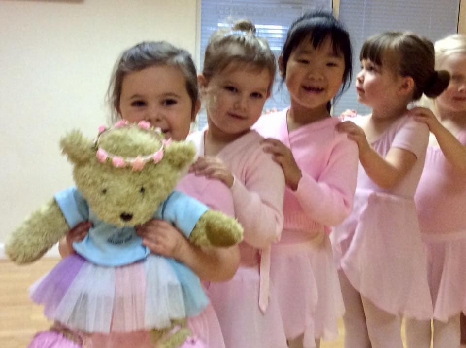 Young ballet Totz students lined up with Melody Bear